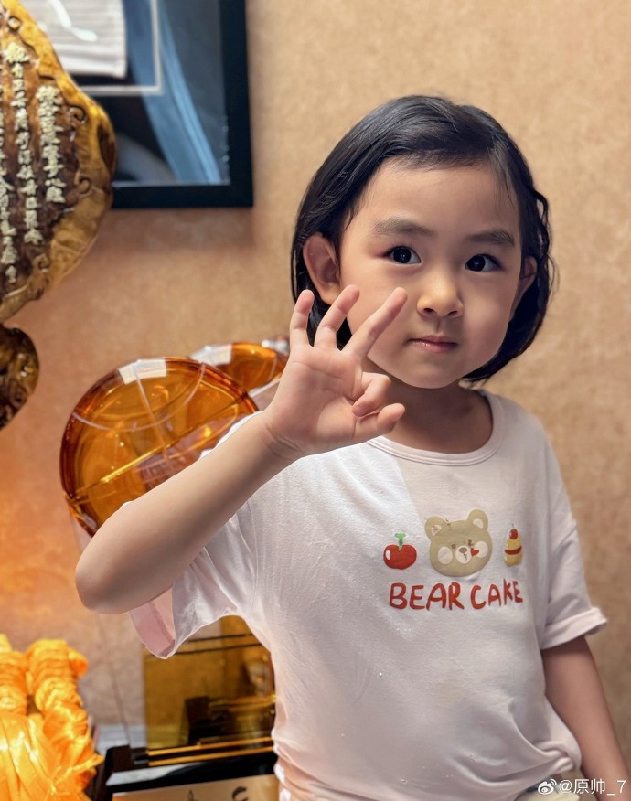 三分大賽三冠王！原帥曬三冠獎(jiǎng)杯：完成了女兒給安排的任務(wù)！
